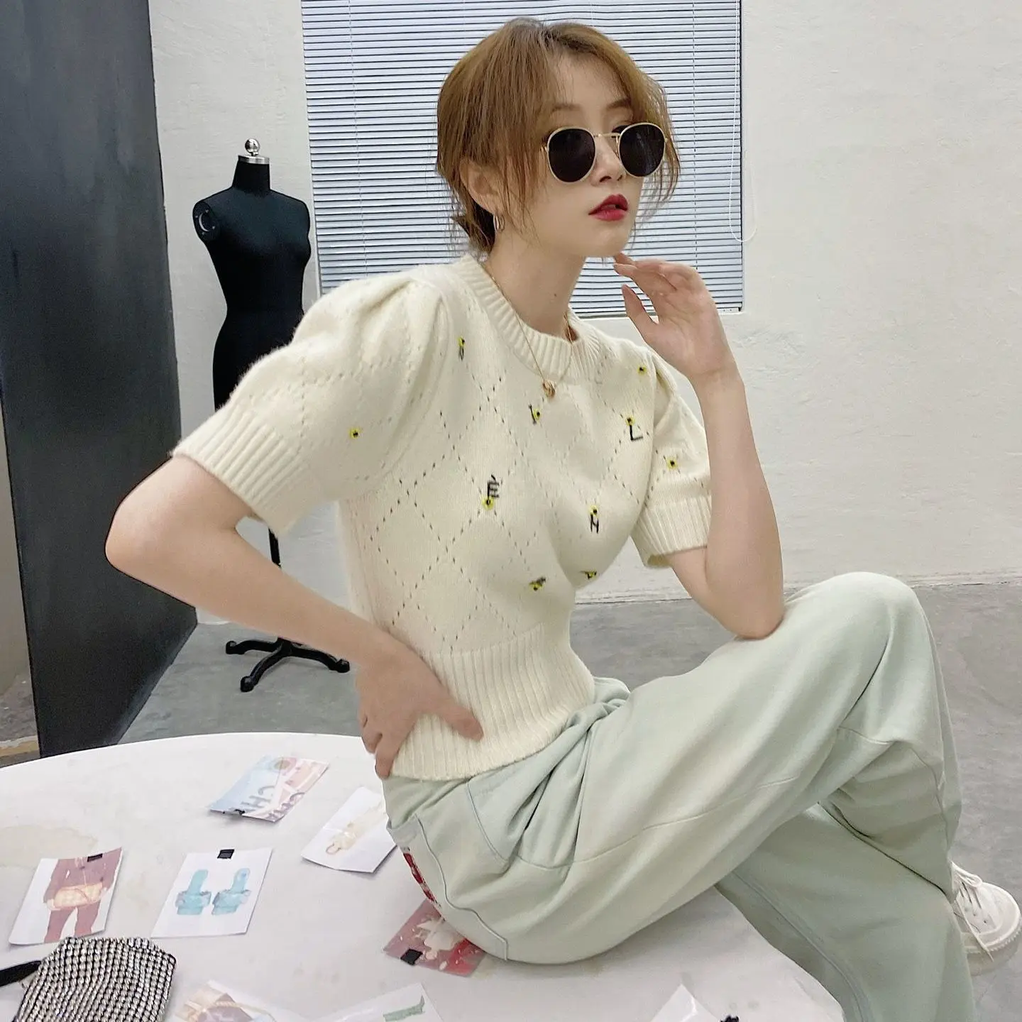 

New 2021 spring and summer Hong Kong version short sleeve short style show thin fragrance ice silk T-shirt women's Pullover thin