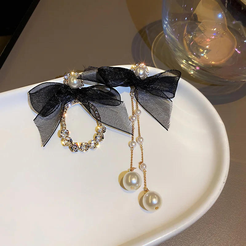 

Elegant Simulated Pearl Velvet Bow Dangle Earrings for Women Romantic Black White Color Crystal Earrings for Girl Korean