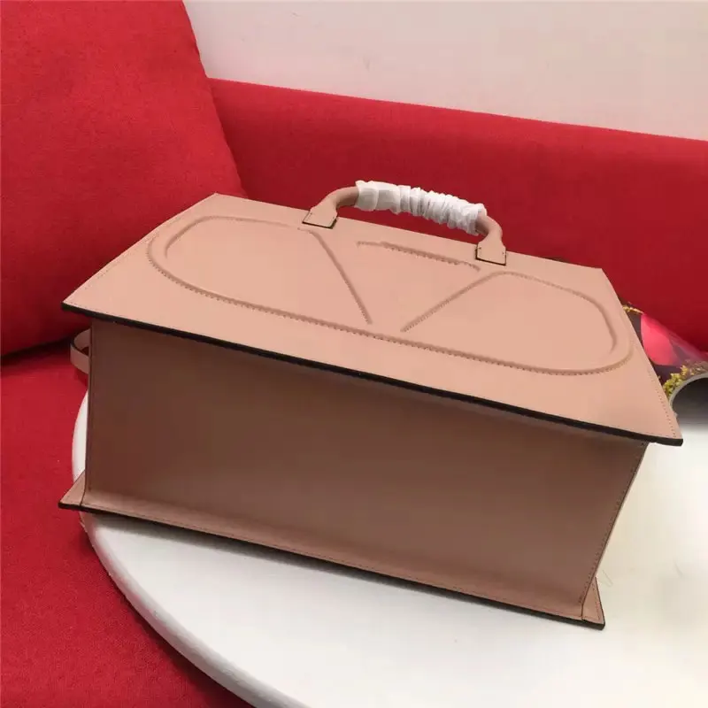 

Retro solid color embossed letters large-capacity leather handbag ladies new fashion diagonal shoulder bag free shipping