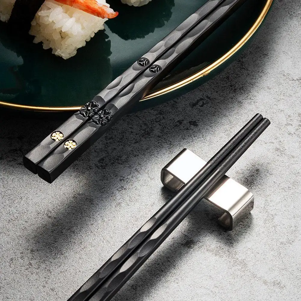 

5 Pairs Japanese Chinese Chopsticks For Eating Food Sushi Sticks Reusable Metal Korean Chopsticks Set Healthy Alloy Tablewa Z5S3
