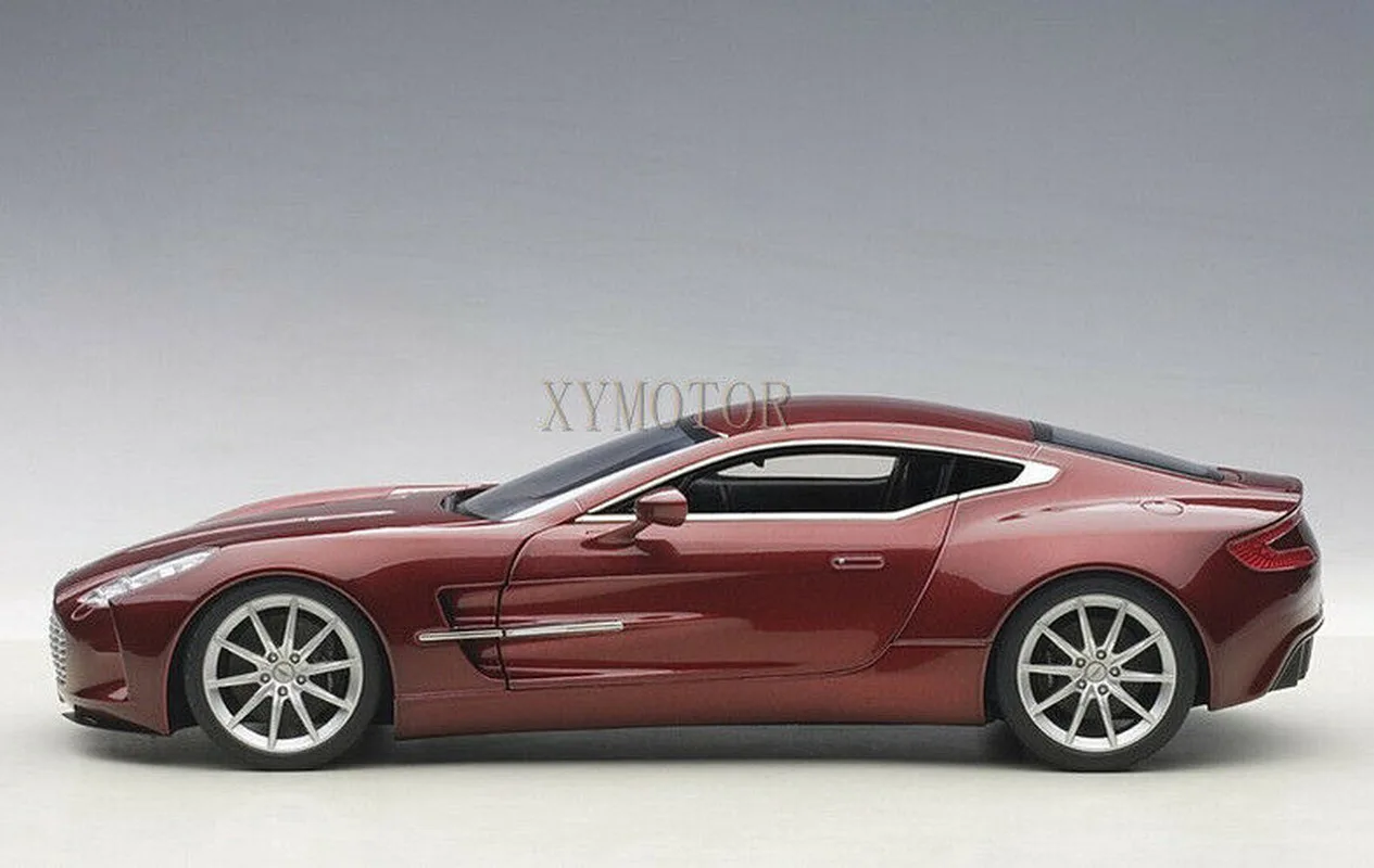 Коллекционная модель автомобиля 1/18 AUTOart 70245 для ASTON MARTIN ONE 77 красный/синий