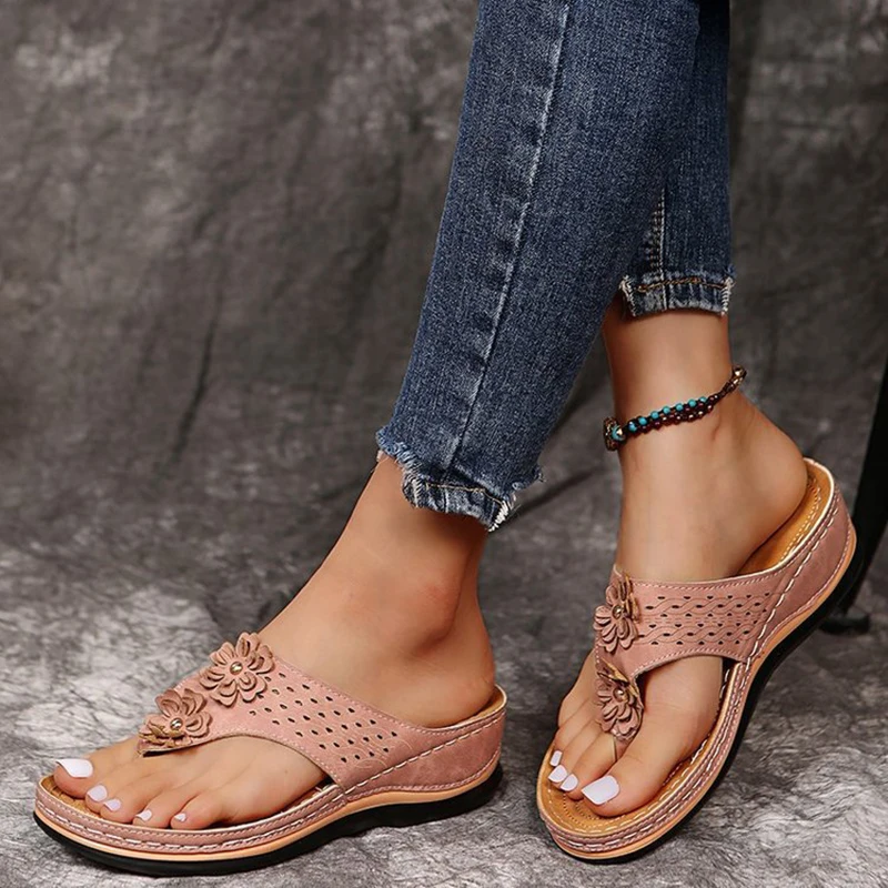 

2022 Summer New Bohemia Style Women Flowers Slippers Wedges Heel Clip Toe Sandals Soft Comfortable Woman Beach Dress Flip Flops