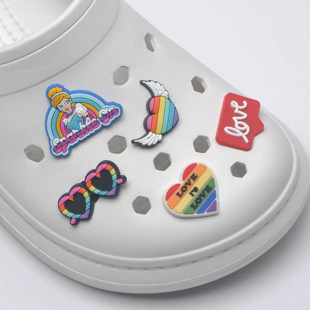 Аксессуары для обуви сада подвески из ПВХ красные в форме сердца пряжки