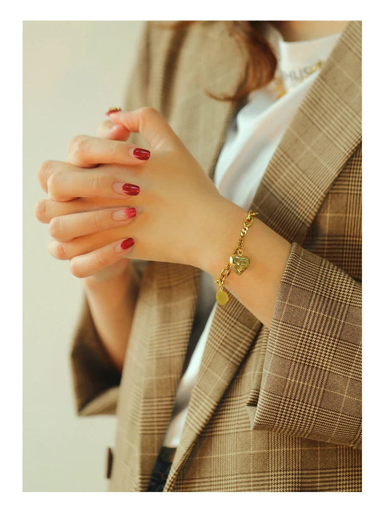 

Bracelets on Hand Bangles for Women Girls Jewelry Hand Decoration Pendants Cuff Female Chain Wire Golden Luxury for