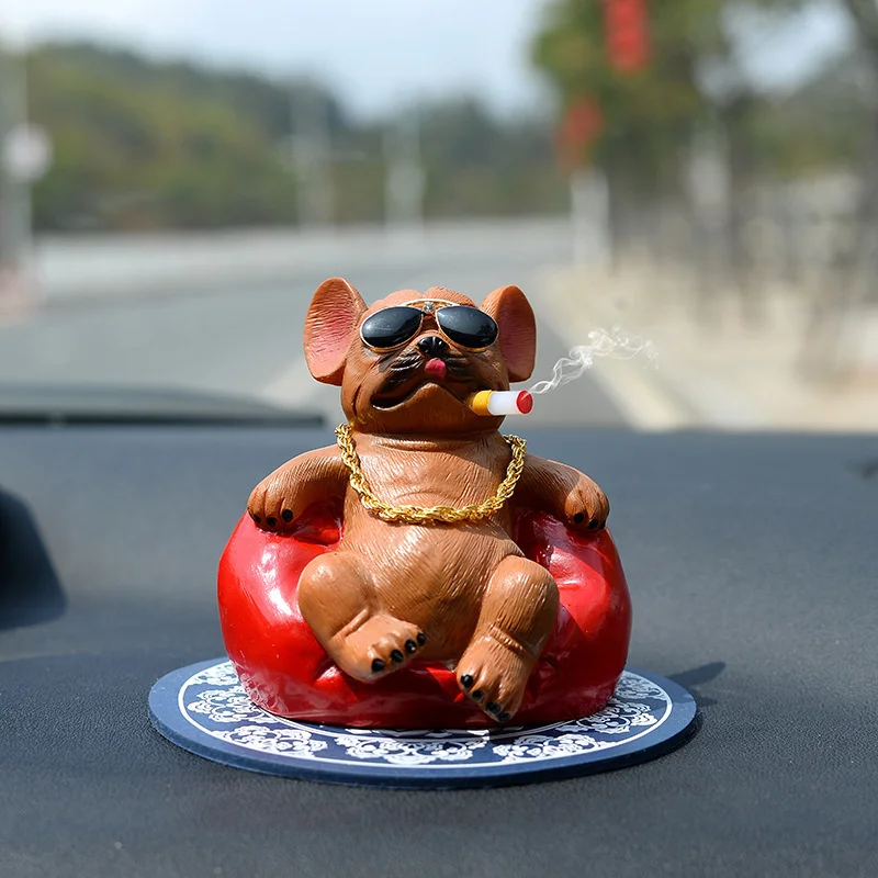 

Creative and high-quality car interiors personalized simulation gold necklace domineering nodding pig decoration accessories
