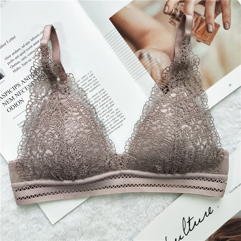 Серый Women Thin Bras French Style Bralette Lace Wireless Triangle Cup Women Lingerie Soft Bra Seamless Underwear Deep V Lingerie - Цвет: Серый