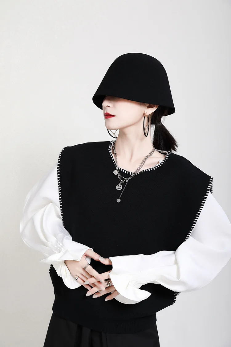 

Streetwear Black White Women Short cit Tops Loose cozy Cardigan HK107