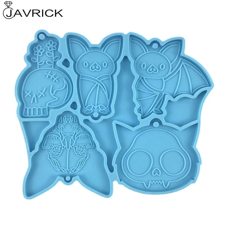 

Цепочка с подвеской в виде летучей мыши