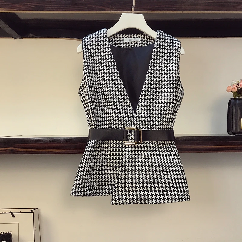 Элегантный офисный трикотажный комплект из трех предметов женский свитер с