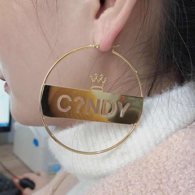 Индивидуальные большие серьги-кольца в виде короны с именем под заказ для женщин
