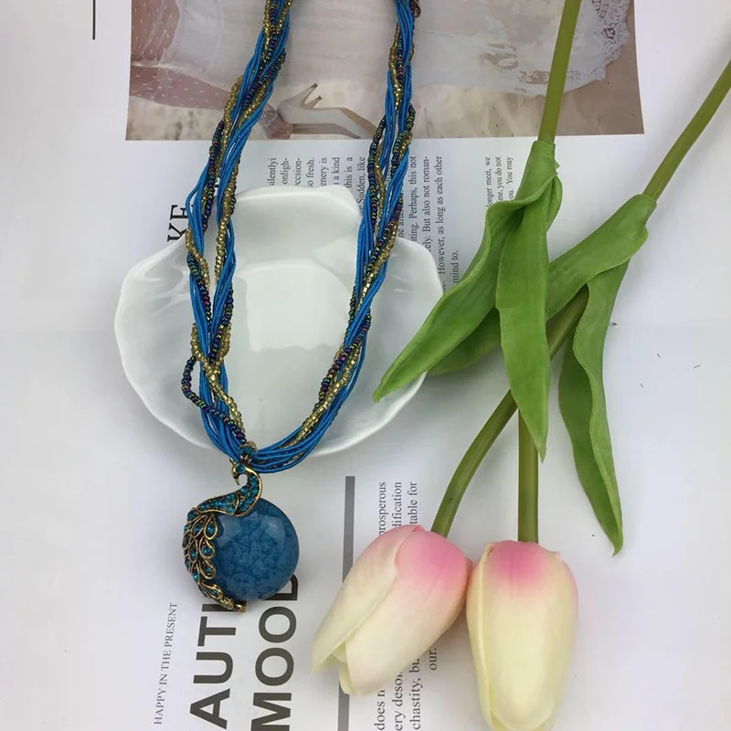 Женское колье-чокер ручной работы с подвеской из натурального камня