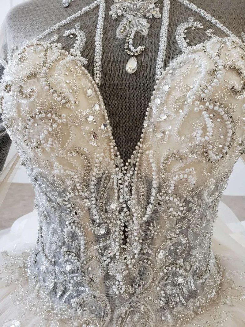 Роскошное Свадебное платье из Дубаи украшенное бусинами с длинными рукавами