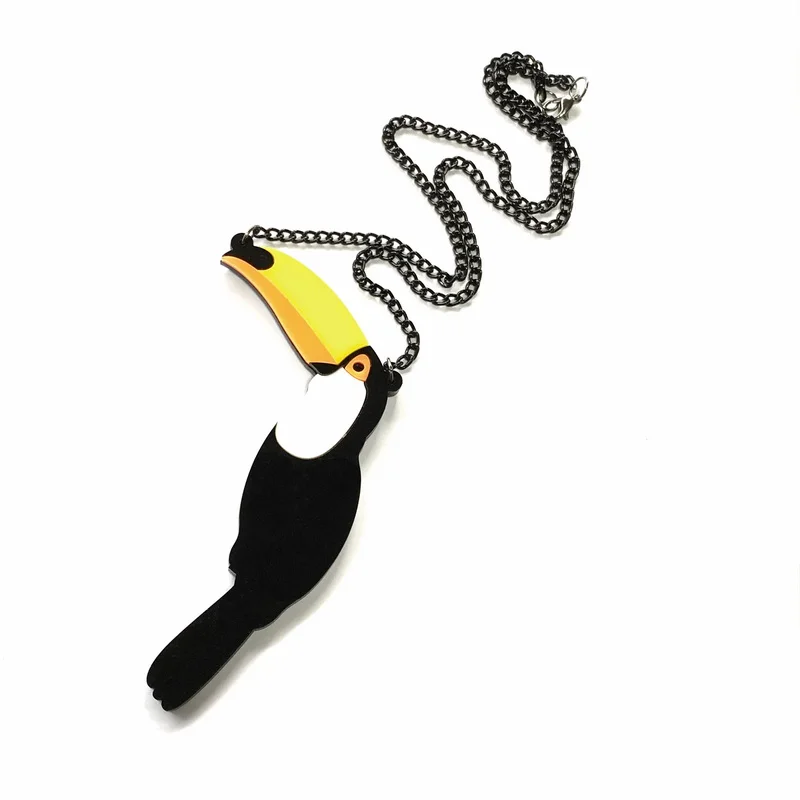 Ожерелье женское из акрила трендовый кулон в виде птицы тукан с черно-белым телом