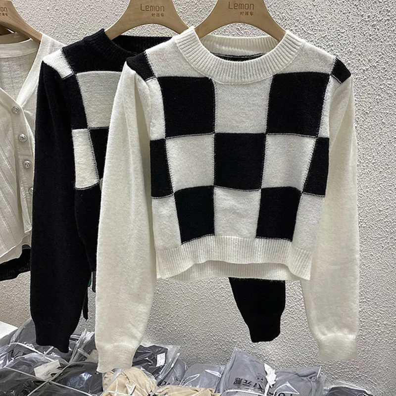 

Женский короткий вязаный свитер в шахматную клетку, с длинным рукавом
