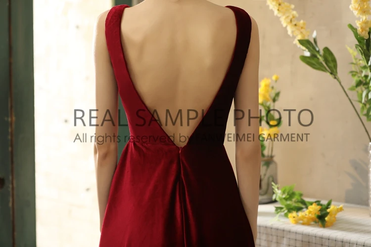 Простое бархатное вечернее платье с V образным вырезом открытой спиной длиной