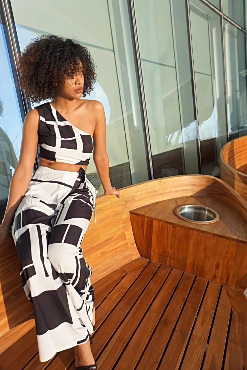 Чокомист из двух частей геометрический узор Топ с открытыми плечами длинный