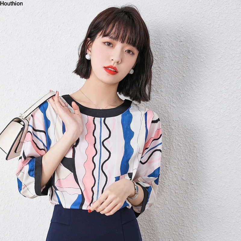 

Блузка женская с принтом, модный топ, Повседневная шелковая рубашка с круглым вырезом, топ с рукавом 3/4, в Корейском стиле, лето
