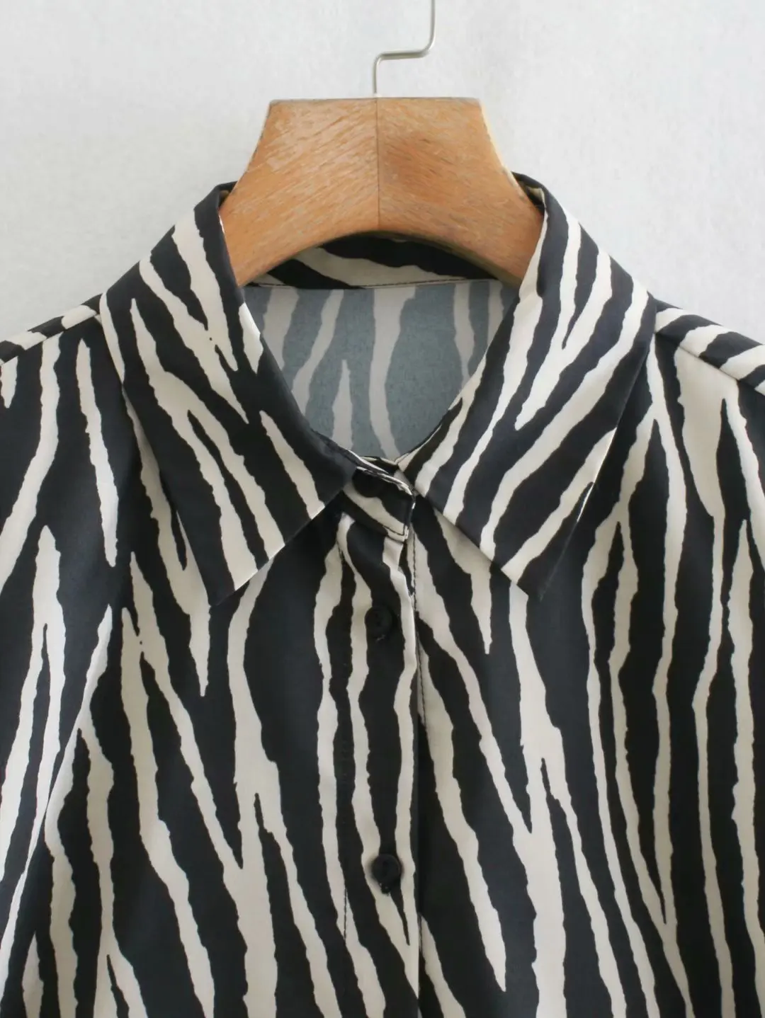 

2021 Autumn New All-Match Long Sleeve Shirts for Women Retro Ladies Zebra Pattern Shirt Casual Button Up Polo Collar Overshirts