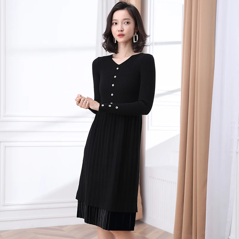 Женское трикотажное платье свитер длинное бархатное составного кроя с длинным