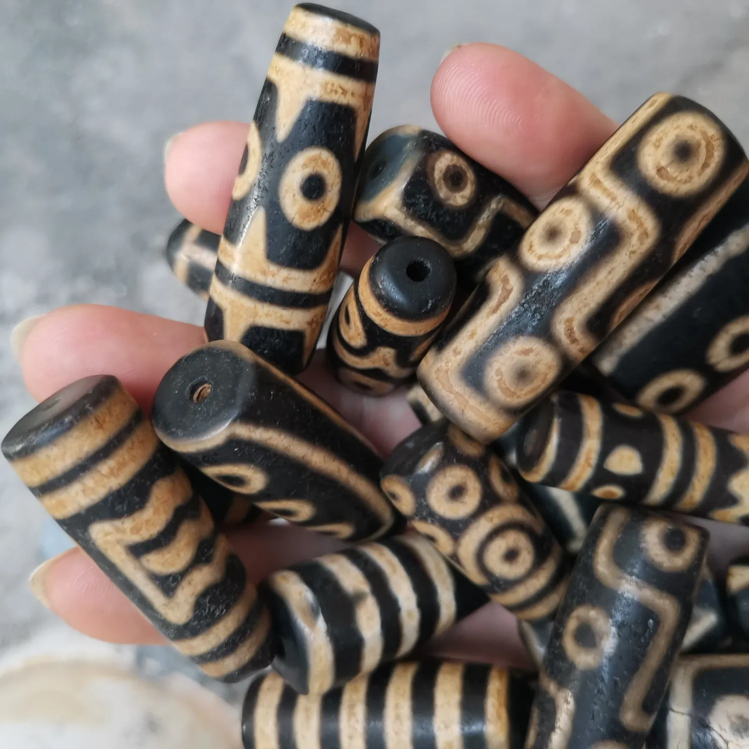 

6pcs/lot wholesale real agate dzi beads collection Ivory yellow variety of totems are rare Incomplete weathered old folk-custom