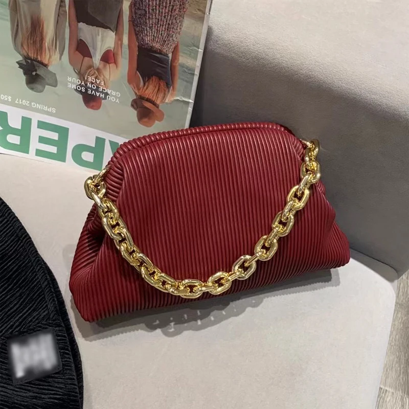 TWOTWINSTYLE Casual Fold Bag For Women Patchwork Metal Chain Hit Color Fashionable Cloud Bag Female New Accessories 2021 Tide