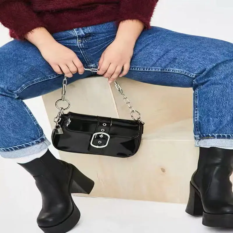 

New bag female niche patent leather shiny buckle lock shoulder portable baguette