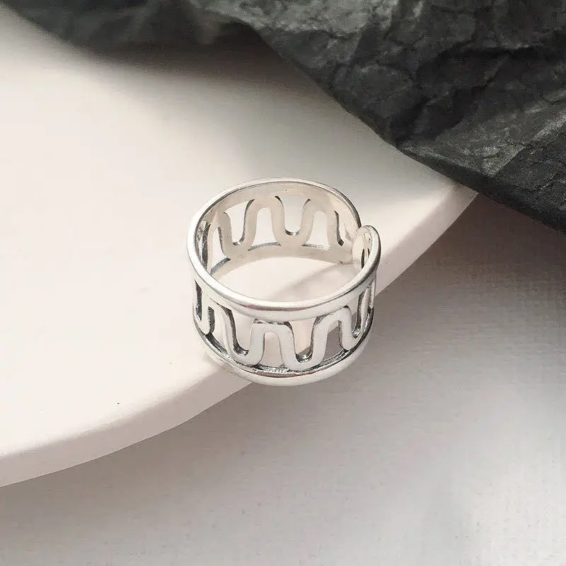 

New creative personality hollow wave ring glossy diamond ring Lightning ring couple ring Korean simple fashion ring wholesale