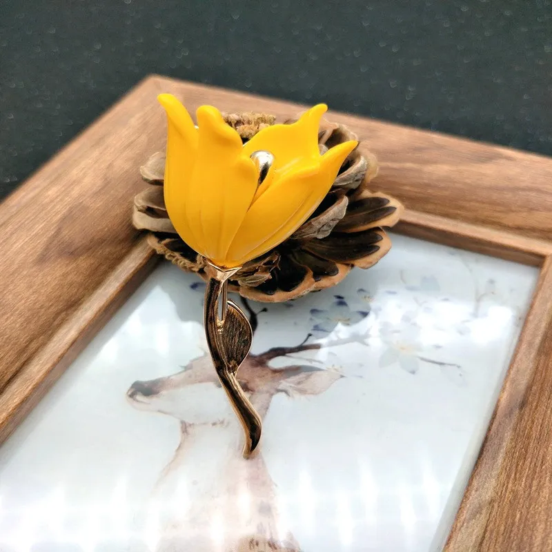 Красивые эмалевые броши в форме цветка для женщин позолоченные и серебряные