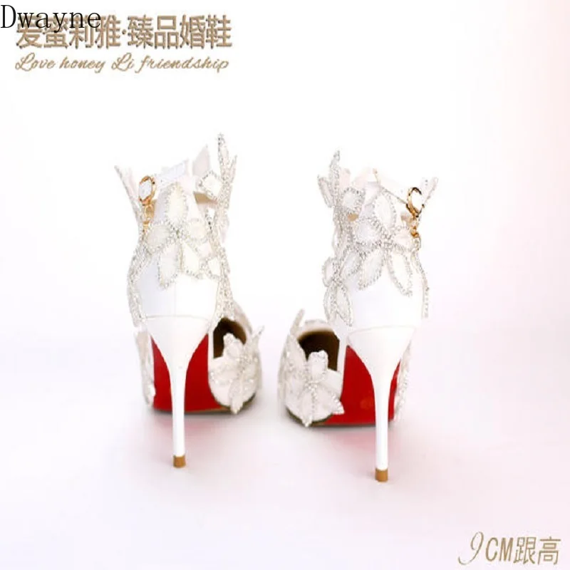 Свадебные туфли стразы с белыми кружевными цветами на очень высоком каблуке