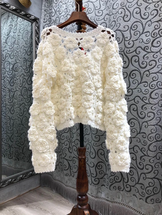 

2020 autumn and winter new women's fashion V-neck flower pattern woven hollow decoration long loose sweater 1113