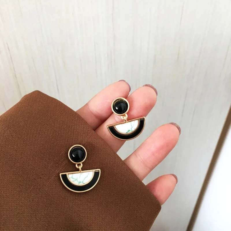 

Женские серьги с имитацией мрамора, металлические полукруглые, черные и белые, 2020