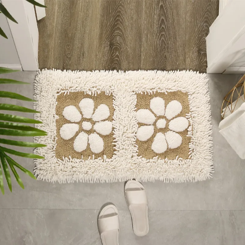 Противоскользящий коврик из синели для ванной комнаты с рисунком лепестков