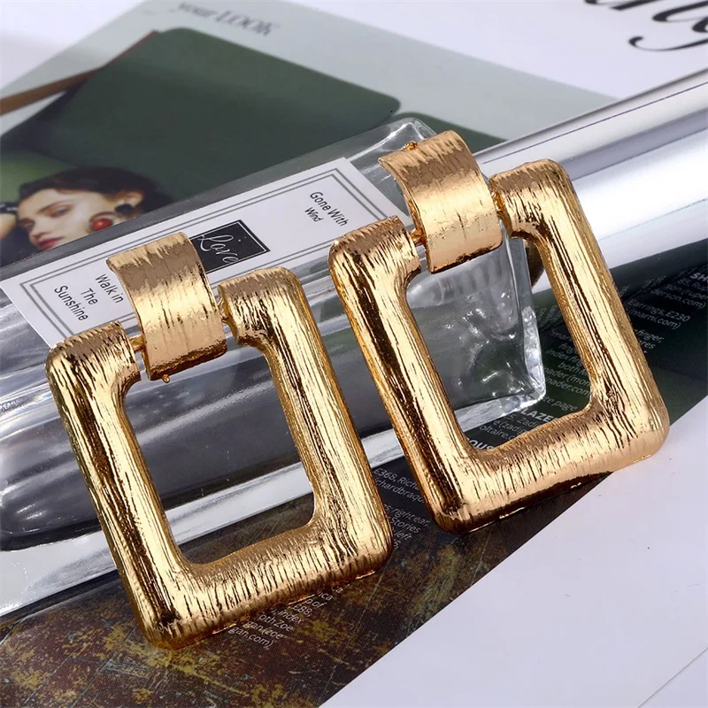 Женские прямоугольные серьги с геометрическим узором металлические золотые для