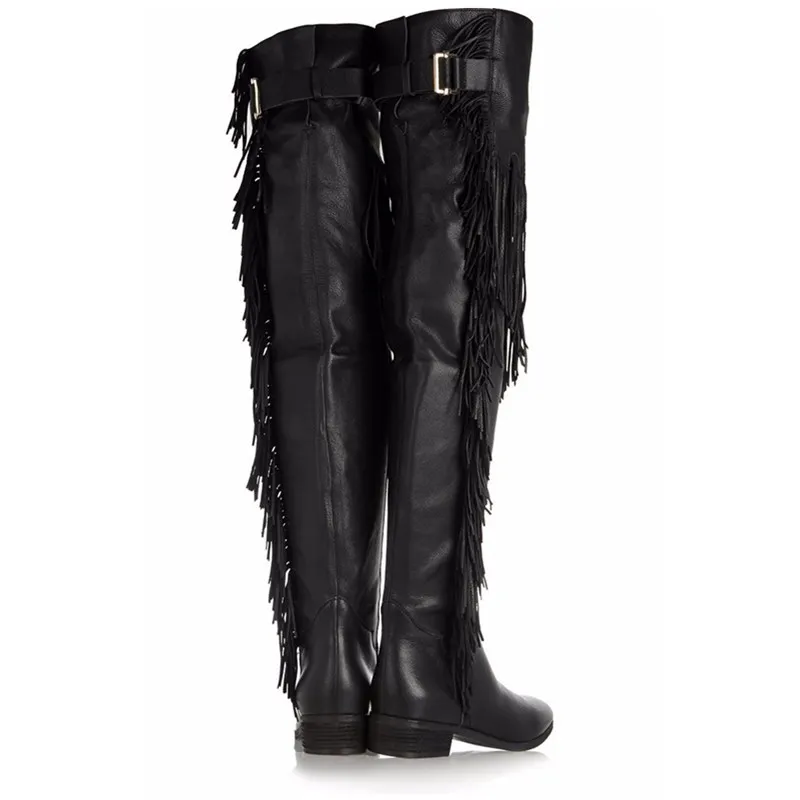 Женские сапоги выше колена с бахромой однотонные на плоской подошве острым