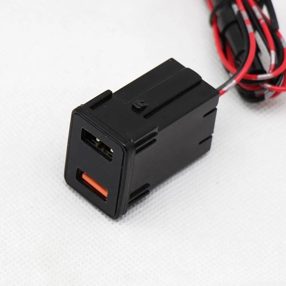 Автомобильное зарядное устройство QC3.0 быстрое с дисплеем двойным USB портом для