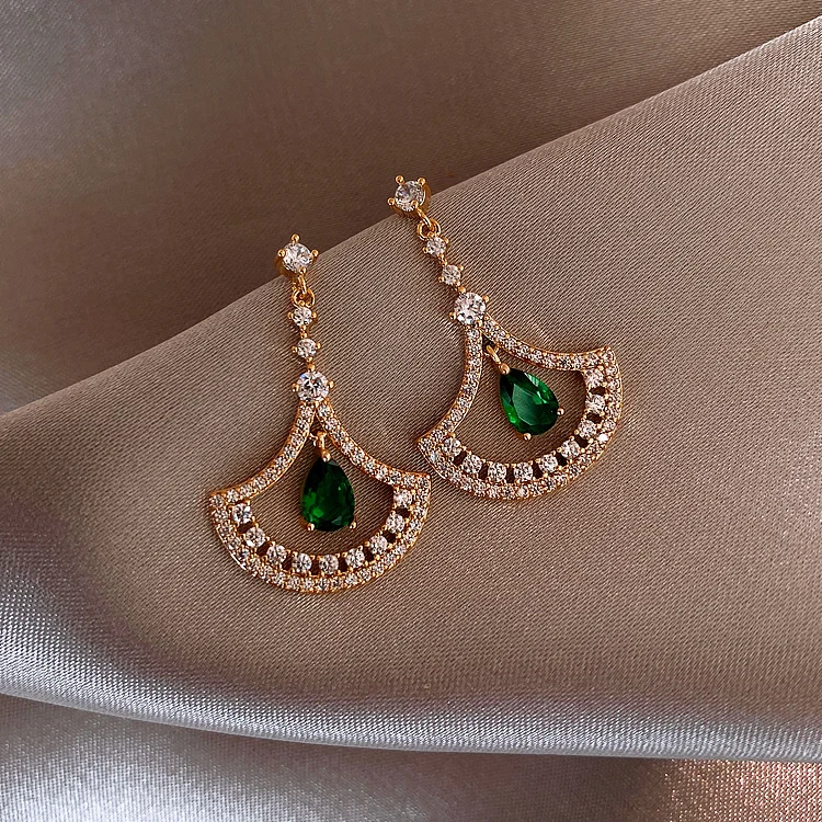 

Drop-shaped fan earrings temperament earrings retro French girl light luxury fashion trend earrings elegant Women's Earrings