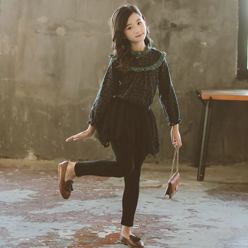 

Комплект детской одежды из двух предметов, топ с цветочным принтом + штаны с юбкой, весна 2020