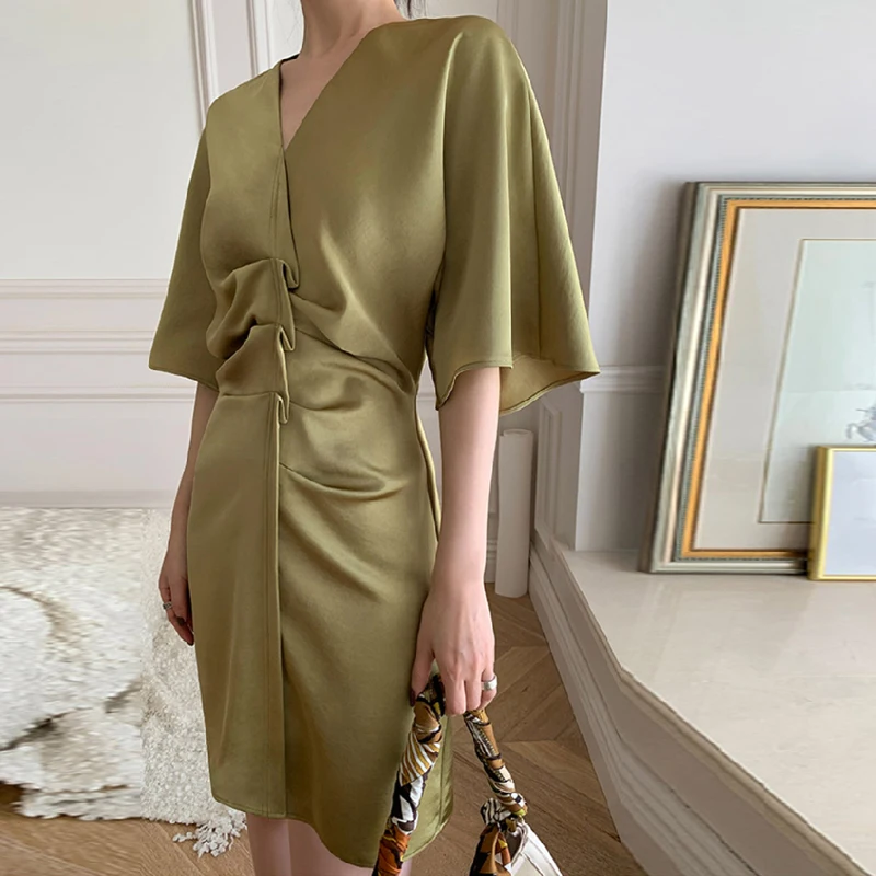 

Women's Summer Dress With Waist and Thin Folds, Fashion Solid Color Five-Point Trumpet Sleeves, Drape V-Neck Short Skirt