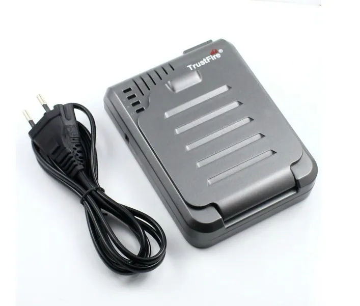 

Trustfire TR-003 Universal 4P Li-ion Battery Charger 18650 10430 10440 14500 CR123A 17500 17670 Lithium Batteries TR003