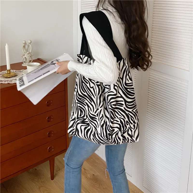 

Black White Striped Ladies Shoulder Shopping Bag Vintage Corduroy Women Handbags Large Capacity Student Girls Travel Casual Tote