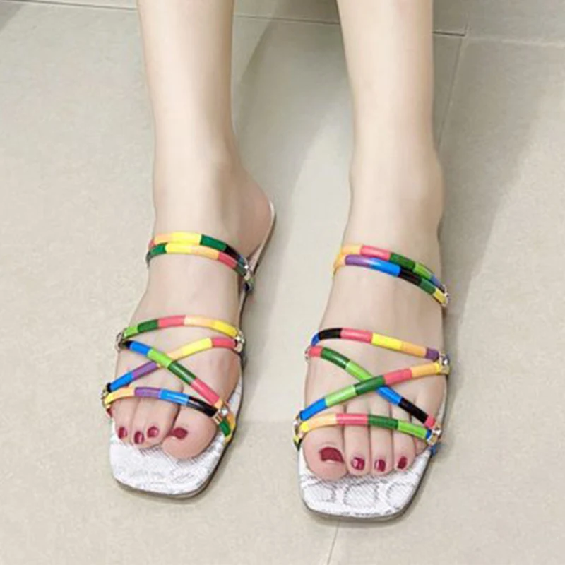 

Шлепанцы женские с квадратным носком, сандалии на плоской подошве, пляжные тапочки в стиле пэчворк, с перекрестными завязками, разные цвета,...