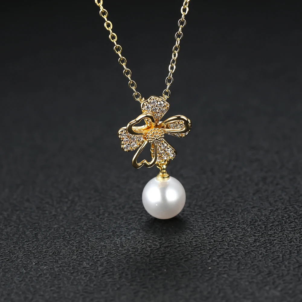 

Romantic White Zircon Four-Leaf Clover Necklace Female Jewelry Trendy Pearl Pendant Necklace Women Long Chain Accessories Gifts