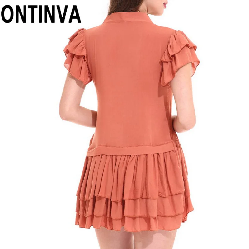 Льняное женское мини-платье с оборками глубоким V-образным вырезом повседневное