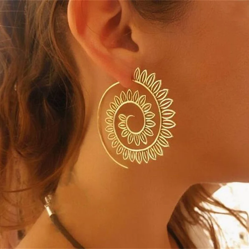 

Exaggerated Spiral Gear Earrings Personalized Circle Spiral Earrings for Women Hollow Gold and Silver Retro Jewelry Wholesal