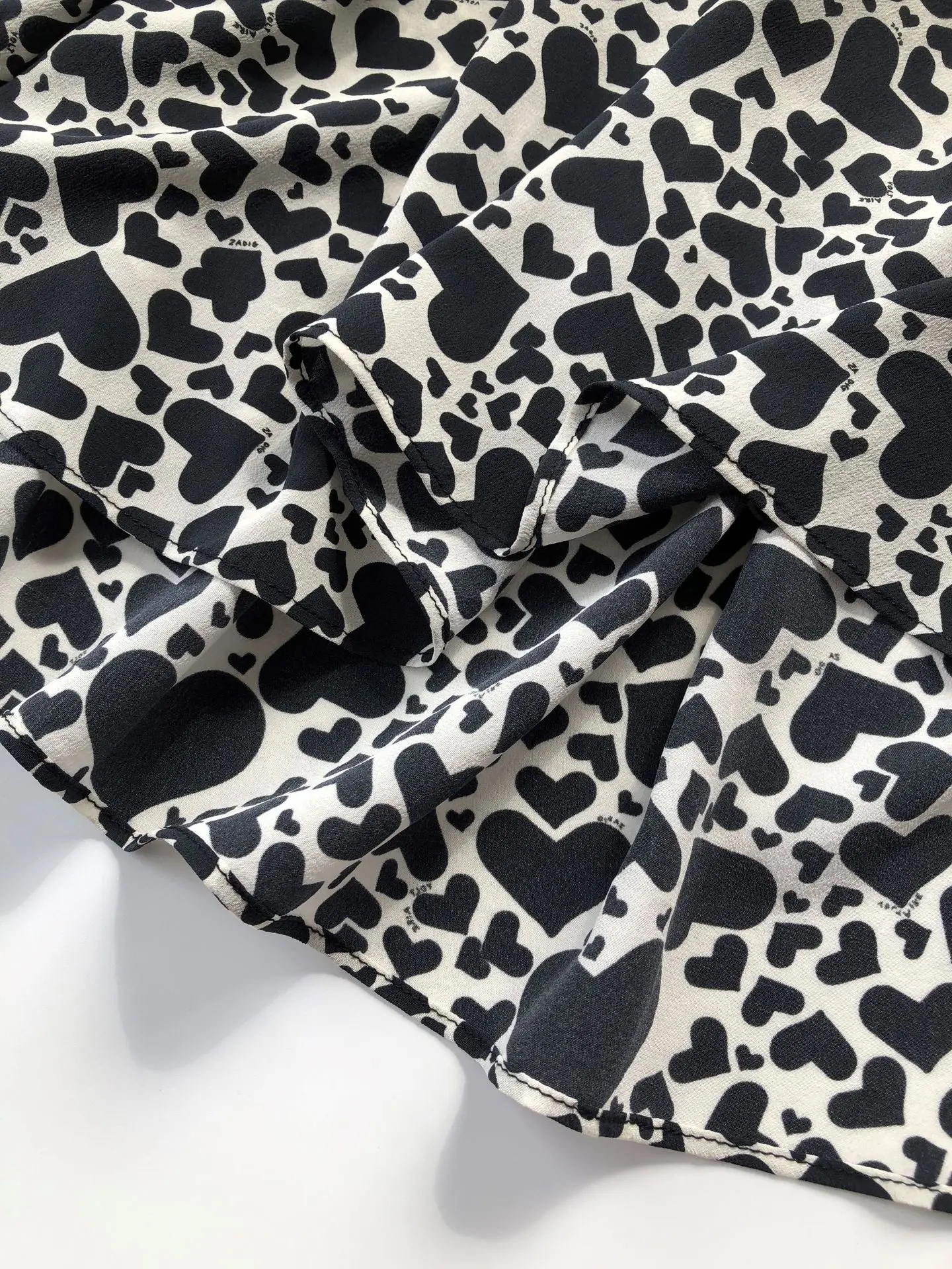 

Heart of Spades Silk Shirt Pleated Lace White Background Love Printed Silk Top