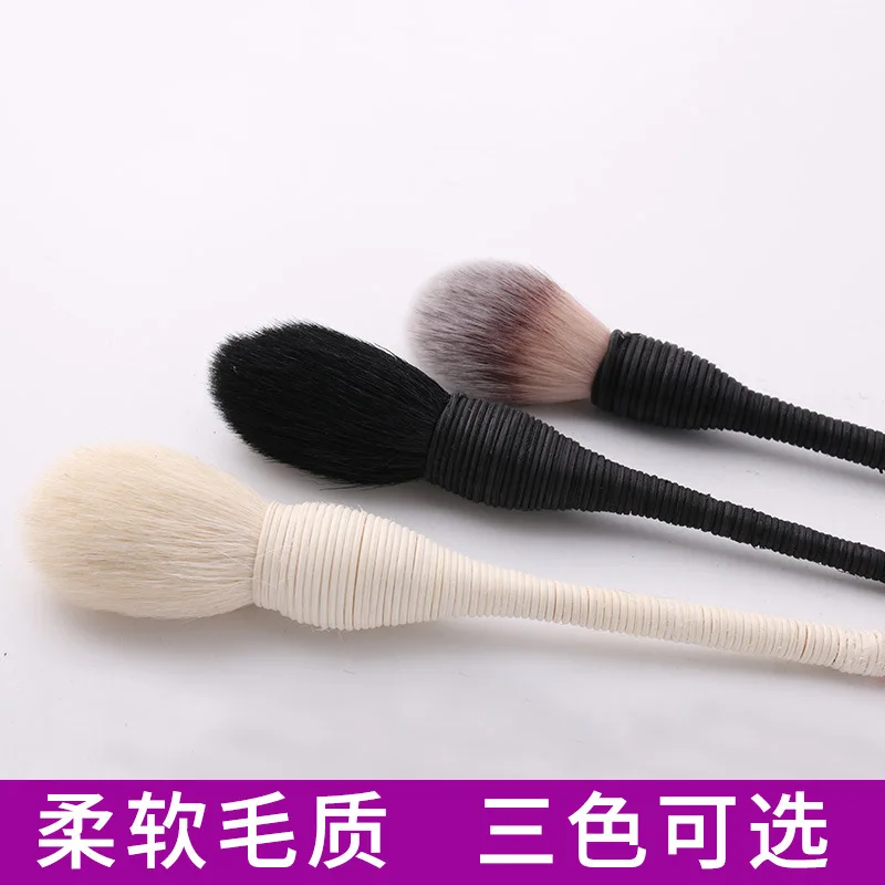 

Трехцветная плетеная кисть для румян, инструмент для макияжа, портативный инструмент для макияжа животных