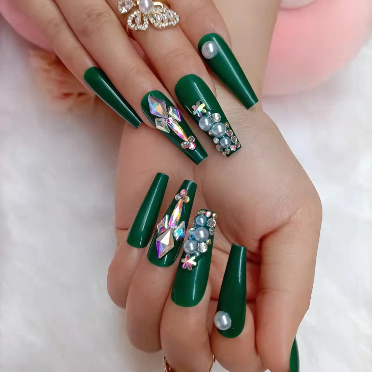 

2022 luxury crystal cute new design flash fake nails dark green natural fake nails pressing nails