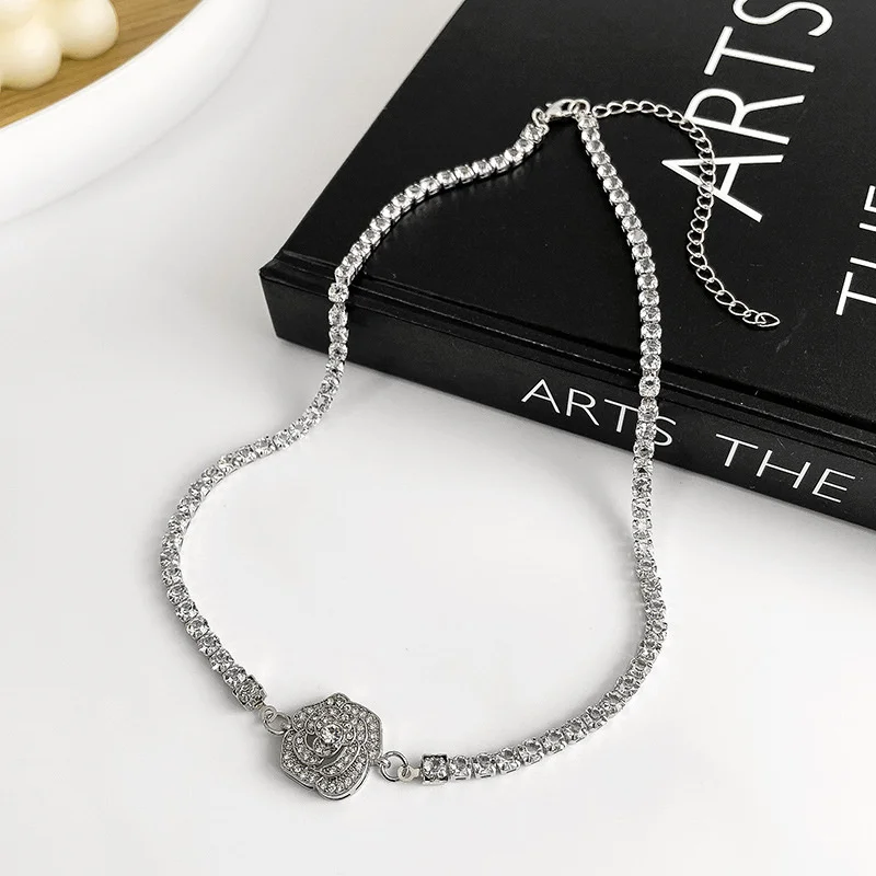 

New Fashion Camellia Necklace Diamond Rose Clavicle Temperament Full Diamond Flower Necklace Jewelry Gift Wholesale