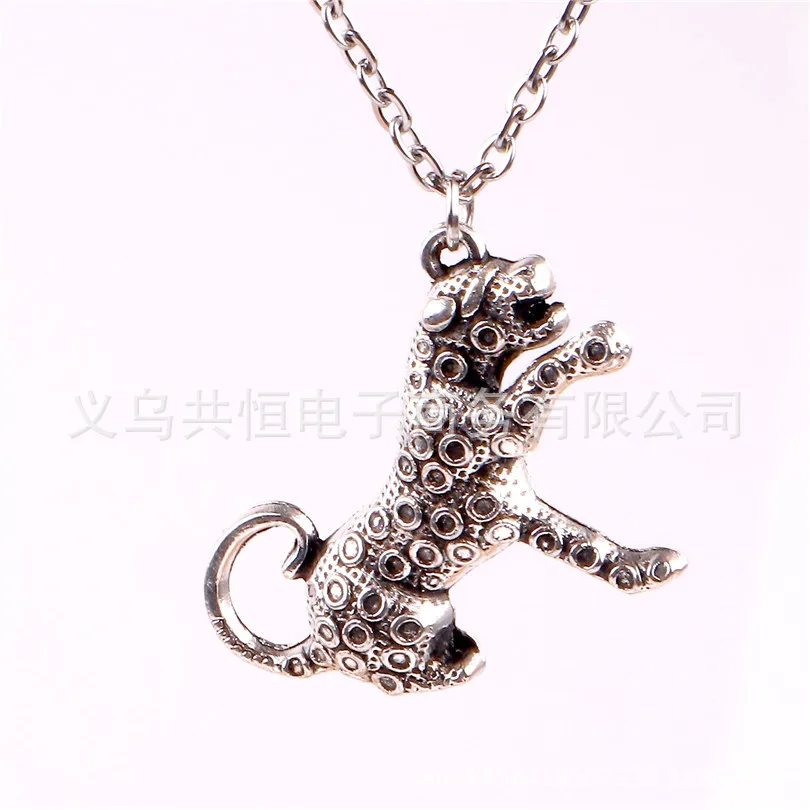 

Vintage Leopard Men's Necklace Alloy Leopard Pendant Hip Hop Sweater Chain Accessories