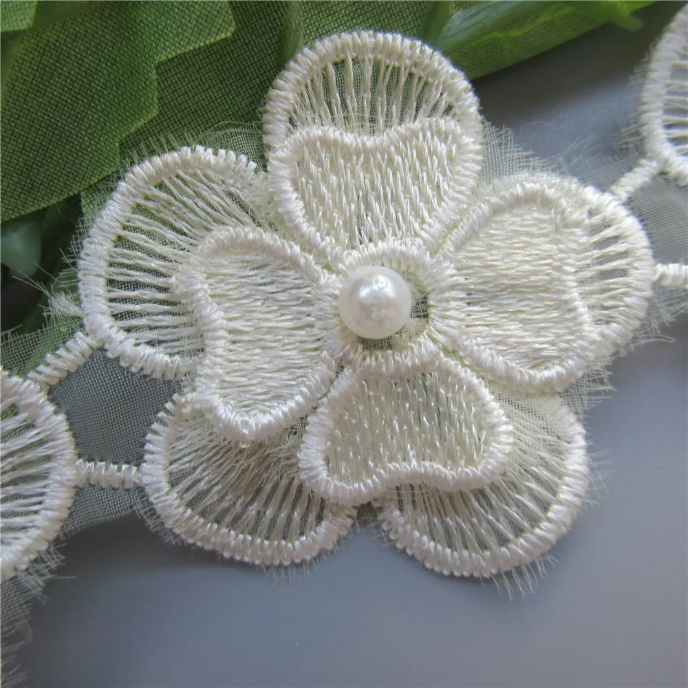 Кружевная лента бежевого цвета с жемчугом вышитыми цветами 4 5 см | Дом и сад